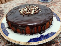 کیک وانیلی با روکش گاناش