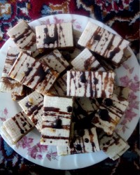 حلوا خرما به شکل شیرینی میکادو