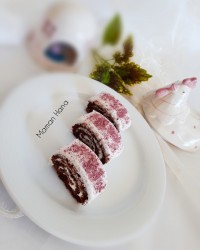 رولت با کیک آماده