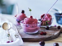 بستنی آلبالو