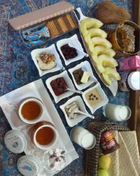صبحانه قرار پاپیونی مصی جون