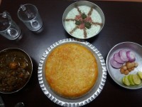 قرمه سبزی با گوشت قلقلی ...خیارماست ...