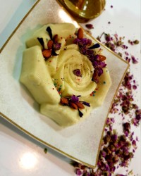 دسر فرنی پسته ای