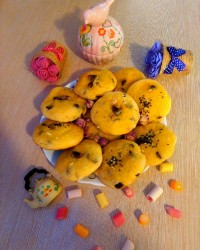 کلـــوچــه زعفــرانی و کشمشــی