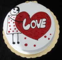 کیک اسفنجی با روکش خامه و ژله بریلو