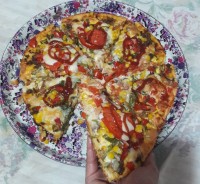 اینم از پیتزای مخلوط دیشبم جاتون خالی دوستان