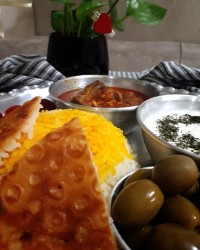 قیمه بادمجون و پلوی زعفرونی