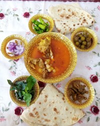 آبگوشت بامخلفات نون تنوری