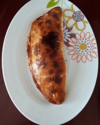 پیتزا کالزونه گوشت وقارچ