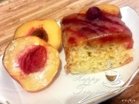 کیک هلو با سس هلو و آلبالو