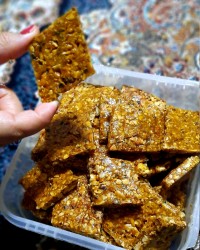 شکلات پولکی (سوخته بادوم)