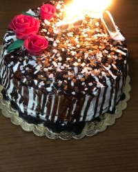 کیک خامه بامغز گردو وشکلات