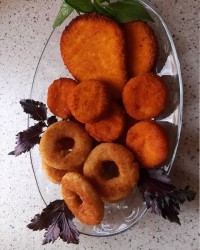 ناگت مرغ شنیسل مرغ و پیاز سوخاری :)