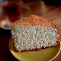 کیک اسفنجی وانیلی