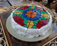 کیک با تزیین بریلو و مغزی