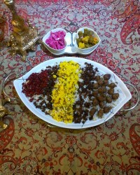 عدس پلو با کوفته ریزه وکشمش و زرشک