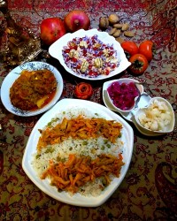 نخود پلو بامرغ رشته شده وکوفته برنجی و سالاد کلم وانار وگردو