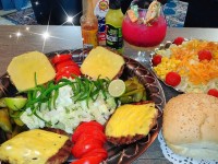 چیزبرگر، دسر انار، سالاد فصل