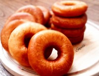 دونات نان جوماهی شکم پر پودرگوجه