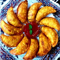 پیراشکی گوشت و سیب زمینی