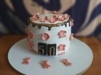 کیک اسفنجی با دستور خانم نائبی