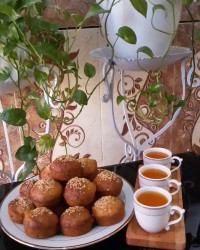 سلااام دوستان گلم?? اینم از کاپ کیکای هویج و دارچین من که همراه یه دمنوش دبش به عنوان عصرانه میل کردیم