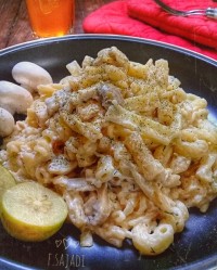 پنه مرغ با سس آلفردو