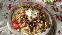 پاستا با سس گوشت و قارچ