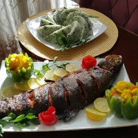 سبزی پلو و ماهی شکم پر در فر