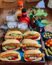 هات داگ پنیری بزنیم بعد کلی مدت