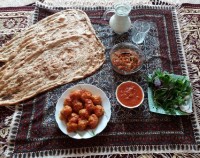 قیمه ریزه اصفهان با نان گزی