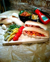 سوسیس بندری با ترشی انبه