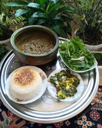 سلام عزیزان یه نهار گیلانی ترش تره و سیر وابیچ و پلو کته