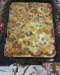 پیتزا سوسیس وقارچ شام امشبمون جایه همگی سبز سبز????????????????