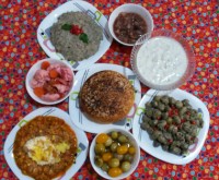 یه سفره گیلانی مهمان خونه دختر خوشگلم میرزا قاسمی و