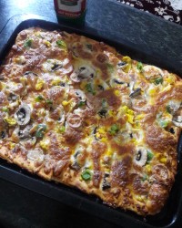 شام امشب پیتزا خیلی خوب شده بود دوستان جاتون سبز