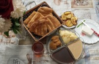 صبحانه کامل :ارده خانگی .شیره ی انگور خانگی.ارده شیره بامخلوط مغز گردو وبادام.سیب زمینی تنوری
