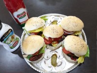 همبرگر خونگی لطفا ورق بزنید❤❤