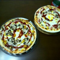 پیتزا مخلوط . عصر جمعه پاییزی