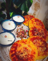 نان خانگی با ماست خانگی