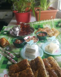 نان روغنی صبحانه