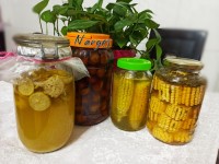 ترشی سیر و ترشی بلال و لیمو عسلی