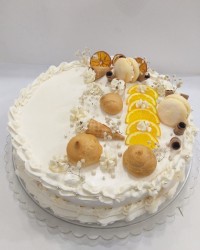 کیک اسفنجی با فیلینگ موز و گردو