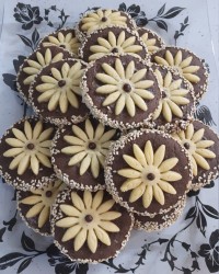 شیرینی شکلاتی کنجدی