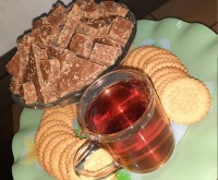 کسمک شیری (قندکاکائویی) با مغز گردو و کنجد