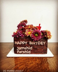 کیک تولد سفارش یکی از دوستان