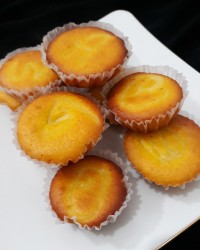 کاپ کیک زعفرانی با کرم وانیلی