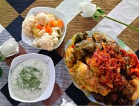 دلمه کلم و برگ مو