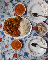 اینم از نهار امروزم سوپ و مرغ گوجه سیب زمینی برنج به به جاتون خالی عزیزانم