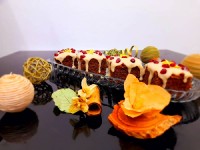 کیک شکلاتی شیرموز با سس موزی